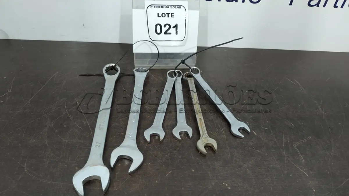 LOTE 021 - 02 CHAVES COMBINADAS N* 27 E 04 CHAVES COMBINADA N* 18. (NO ESTADO) ATENÇÃO! FAZER A VISITAÇÃO ANTES DE ARREMATAR, NÃO SABEMOS SE FUNCIONA, LEILÃO NÃO TEM GARANTIA E NEM DEVOLUÇÃO, SUJEITO A POSSÍVEIS AVARIAS VISÍVEIS/OCULTAS E/OU AUSÊNCIA DE COMPONENTES.