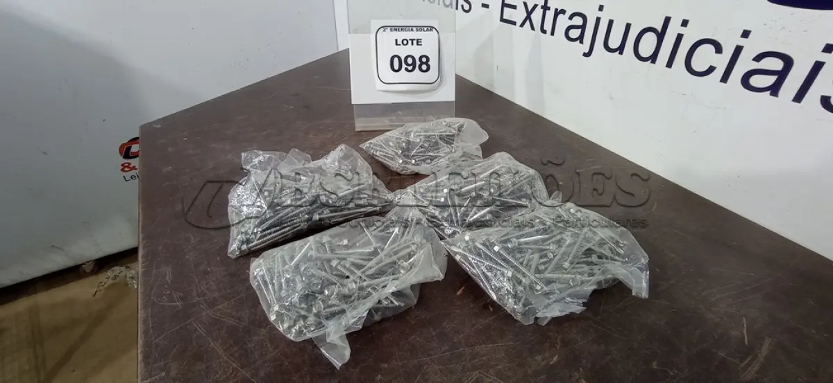 LOTE 098 - 01 LOTE COM PARAFUSOS AUTO BROCANTE EM INOX. (NO ESTADO) ATENÇÃO! FAZER A VISITAÇÃO ANTES DE ARREMATAR, NÃO SABEMOS SE FUNCIONA, LEILÃO NÃO TEM GARANTIA E NEM DEVOLUÇÃO, SUJEITO A POSSÍVEIS AVARIAS VISÍVEIS/OCULTAS E/OU AUSÊNCIA DE COMPONENTES.