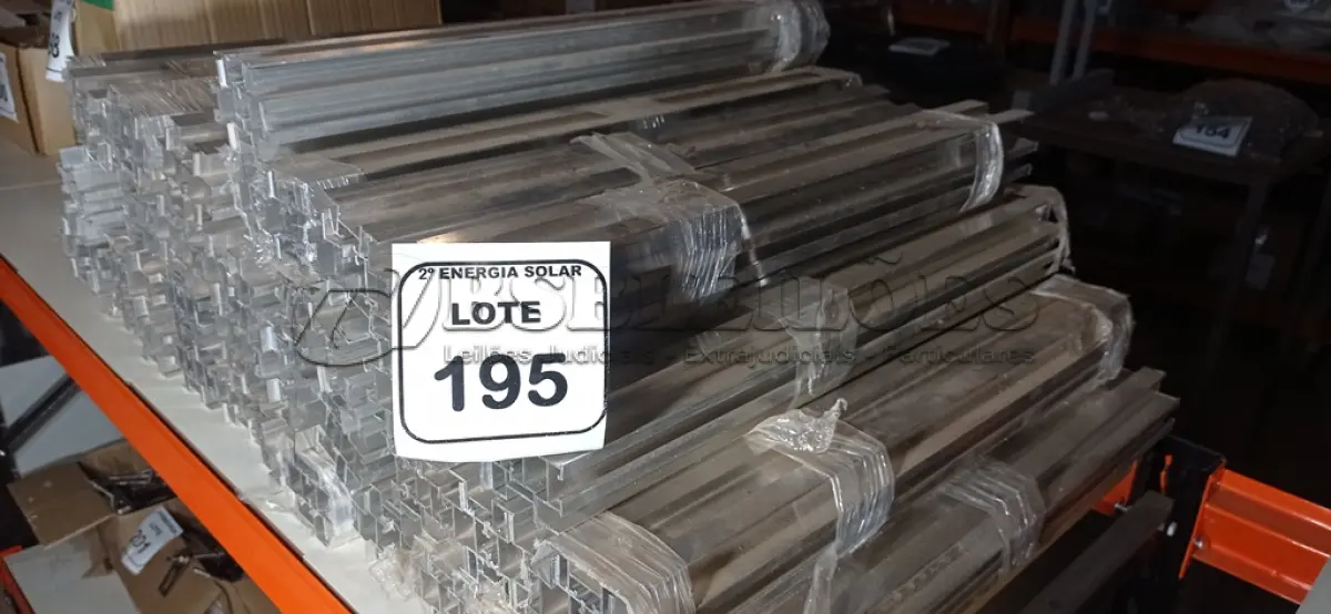 LOTE 195 - 01 LOTE COM PEDAÇOS DE TRILHOS EM ALUMÍNIO. (NO ESTADO) ATENÇÃO! FAZER A VISITAÇÃO ANTES DE ARREMATAR, NÃO SABEMOS SE FUNCIONA, LEILÃO NÃO TEM GARANTIA E NEM DEVOLUÇÃO, SUJEITO A POSSÍVEIS AVARIAS VISÍVEIS/OCULTAS E/OU AUSÊNCIA DE COMPONENTES.