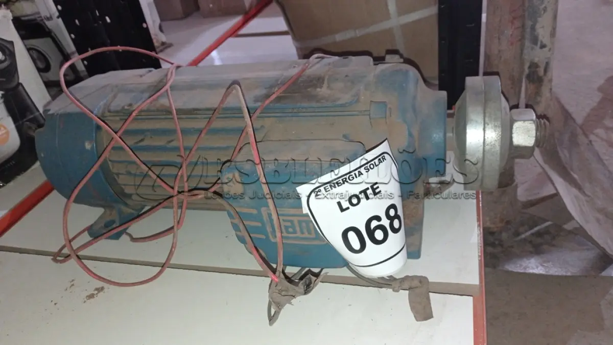 LOTE 068 - 01 MOTOR ELÉTRICO PARA SERRA DE BANCADA. (NO ESTADO) ATENÇÃO! FAZER A VISITAÇÃO ANTES DE ARREMATAR, NÃO SABEMOS SE FUNCIONA, LEILÃO NÃO TEM GARANTIA E NEM DEVOLUÇÃO, SUJEITO A POSSÍVEIS AVARIAS VISÍVEIS/OCULTAS E/OU 