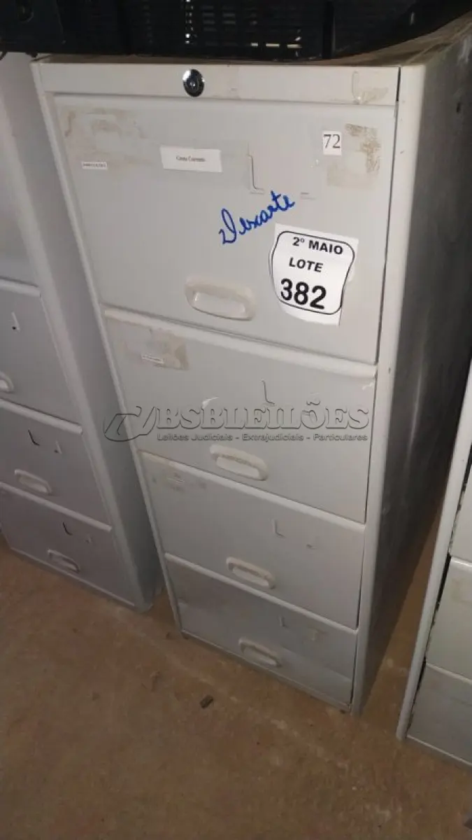 LOTE 382 - 01 ARQUIVO DE AÇO COM 04 GAVETAS. (NO ESTADO) ATENÇÃO! FAZER A VISITAÇÃO ANTES DE ARREMATAR, NÃO SABEMOS SE FUNCIONA, LEILÃO NÃO TEM GARANTIA E NEM DEVOLUÇÃO, SUJEITO A POSSÍVEIS AVARIAS VISÍVEIS/OCULTAS E/OU AUSÊNCIA DE COMPONENTES.