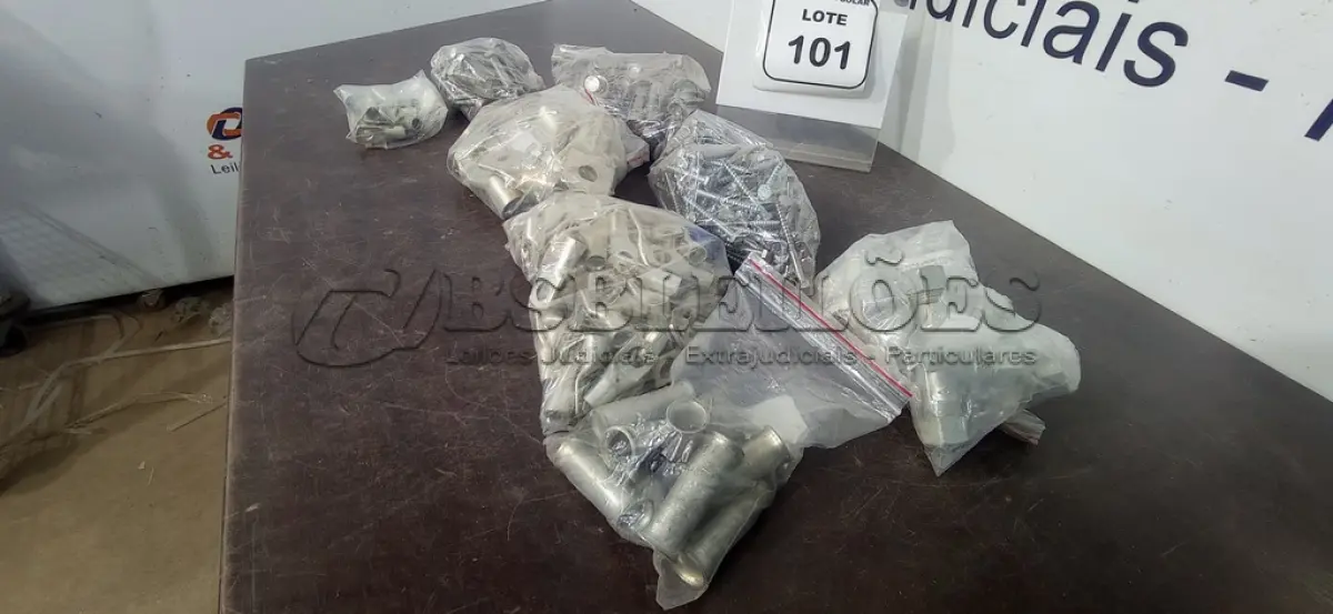 LOTE 101 - 01 LOTE COM PARAFUSOS, TERMINAIS PARA CABOS, E PARABOLTS TAMANHOS DIVERSOS. (NO ESTADO) ATENÇÃO! FAZER A VISITAÇÃO ANTES DE ARREMATAR, NÃO SABEMOS SE FUNCIONA, LEILÃO NÃO TEM GARANTIA E NEM DEVOLUÇÃO, SUJEITO A POSSÍVEIS AVARIAS VISÍVEIS/OCULTAS E/OU AUSÊNCIA DE COMPONENTES.