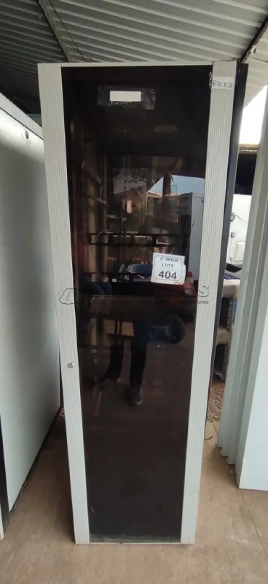 LOTE 404 - 01 RACK PARA SERVIDORES. (NO ESTADO) ATENÇÃO! FAZER A VISITAÇÃO ANTES DE ARREMATAR, NÃO SABEMOS SE FUNCIONA, LEILÃO NÃO TEM GARANTIA E NEM DEVOLUÇÃO, SUJEITO A POSSÍVEIS AVARIAS VISÍVEIS/OCULTAS E/OU AUSÊNCIA DE COMPONENTES.