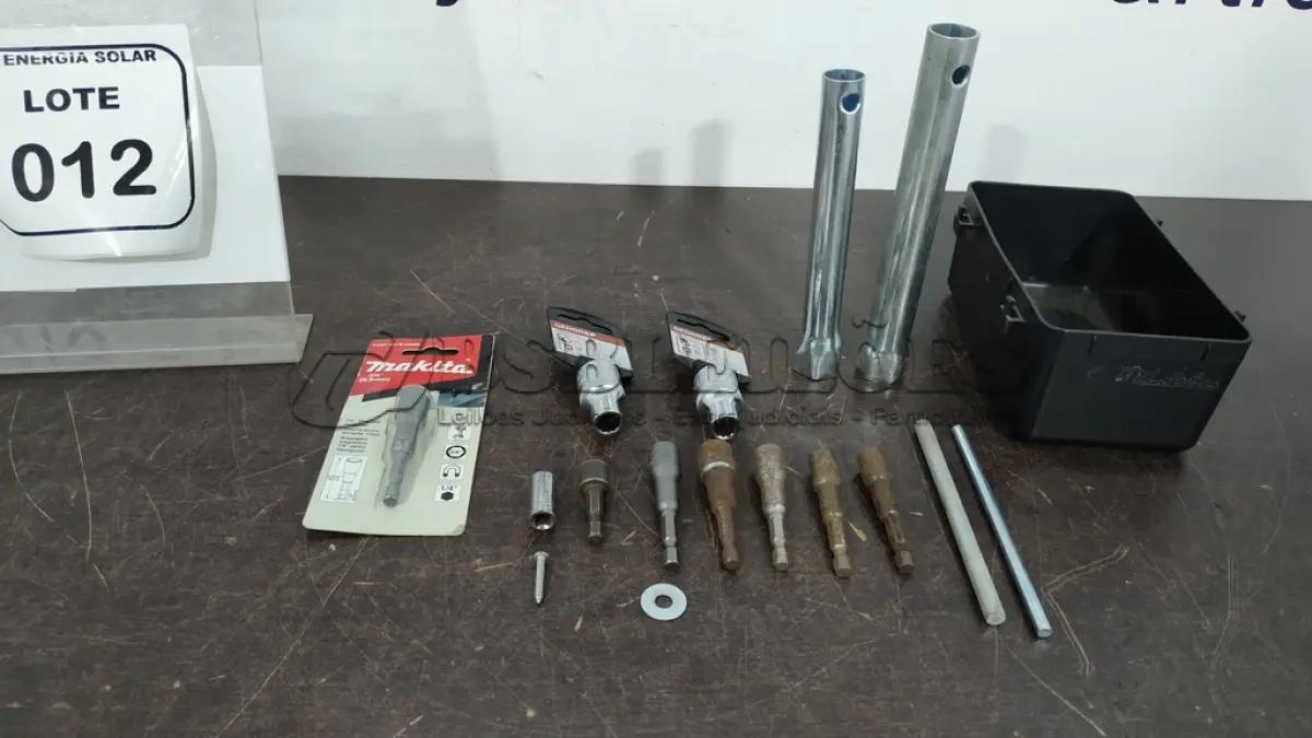 LOTE 012 - 02 CHAVES DE VELA, 02 BITS 3/8 E 02 CACHIMBOS N*10. (NO ESTADO) ATENÇÃO! FAZER A VISITAÇÃO ANTES DE ARREMATAR, NÃO SABEMOS SE FUNCIONA, LEILÃO NÃO TEM GARANTIA E NEM DEVOLUÇÃO, SUJEITO A POSSÍVEIS AVARIAS VISÍVEIS/OCULTAS E/OU AUSÊNCIA DE COMPONENTES.