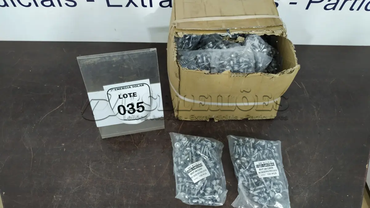LOTE 035 - 01 CAIXA COM PARAFUSOS SEXTAVADOS AUTO BROCANTE 5.5X25. (NO ESTADO) ATENÇÃO! FAZER A VISITAÇÃO ANTES DE ARREMATAR, NÃO SABEMOS SE FUNCIONA, LEILÃO NÃO TEM GARANTIA E NEM DEVOLUÇÃO, SUJEITO A POSSÍVEIS AVARIAS VISÍVEIS/OCULTAS E/OU AUSÊNCIA DE COMPONENTES.