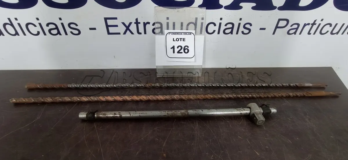 LOTE 126 - 02 BROCAS PARA MARTELETE E 01 CHAVE PARA CACHIMBO. (NO ESTADO) ATENÇÃO! FAZER A VISITAÇÃO ANTES DE ARREMATAR, NÃO SABEMOS SE FUNCIONA, LEILÃO NÃO TEM GARANTIA E NEM DEVOLUÇÃO, SUJEITO A POSSÍVEIS AVARIAS VISÍVEIS/OCULTAS E/OU AUSÊNCIA DE COMPONENTES.