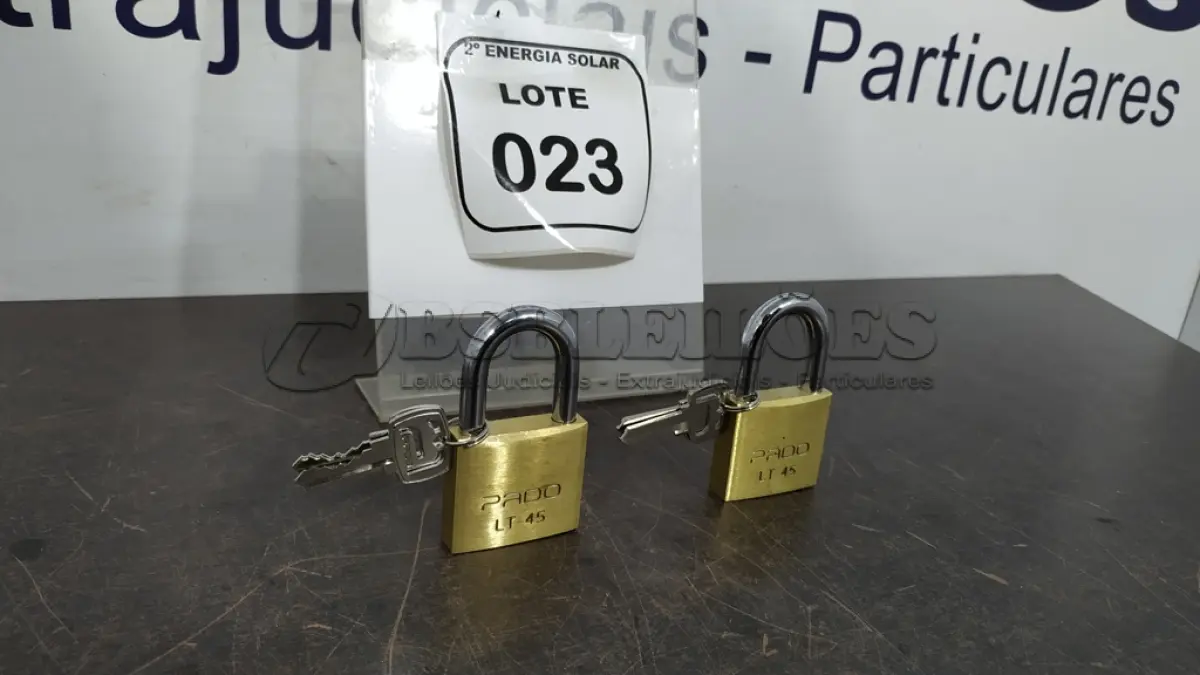 LOTE 023 - 02 CADEADOS DE LATÃO PADO 45MM. (NO ESTADO) ATENÇÃO! FAZER A VISITAÇÃO ANTES DE ARREMATAR, NÃO SABEMOS SE FUNCIONA, LEILÃO NÃO TEM GARANTIA E NEM DEVOLUÇÃO, SUJEITO A POSSÍVEIS AVARIAS VISÍVEIS/OCULTAS E/OU AUSÊNCIA DE COMPONENTES.