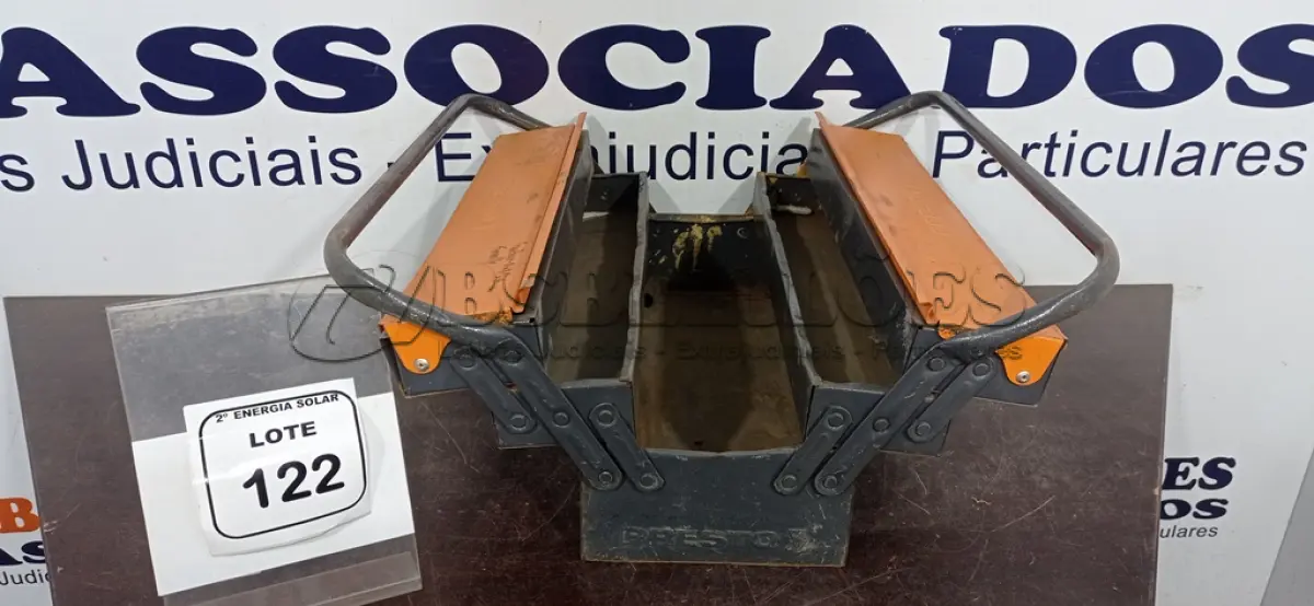LOTE 122 - 01 MALETA PARA FERRAMENTAS. (NO ESTADO) ATENÇÃO! FAZER A VISITAÇÃO ANTES DE ARREMATAR, NÃO SABEMOS SE FUNCIONA, LEILÃO NÃO TEM GARANTIA E NEM DEVOLUÇÃO, SUJEITO A POSSÍVEIS AVARIAS VISÍVEIS/OCULTAS E/OU AUSÊNCIA DE COMPONENTES.