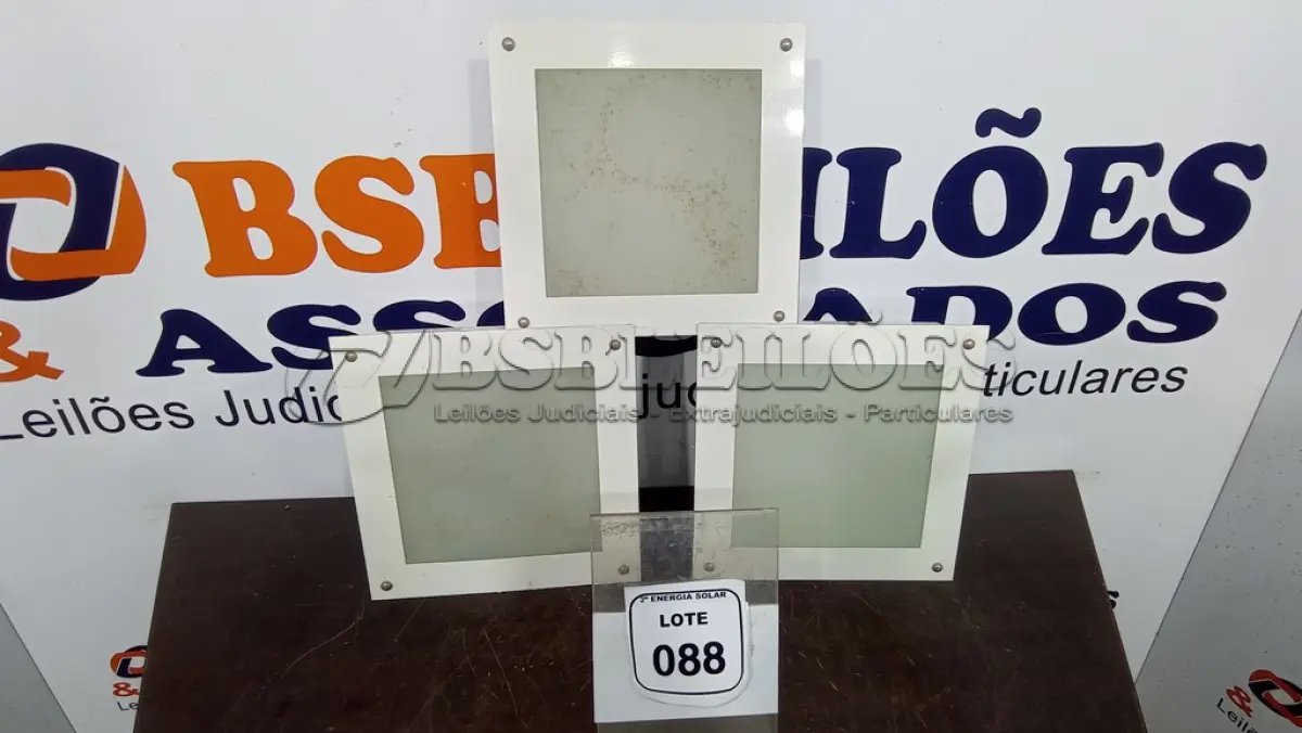 LOTE 088 - 03 LUMINÁRIAS PLAFOM DE EMBUTIR. (NO ESTADO) ATENÇÃO! FAZER A VISITAÇÃO ANTES DE ARREMATAR, NÃO SABEMOS SE FUNCIONA, LEILÃO NÃO TEM GARANTIA E NEM DEVOLUÇÃO, SUJEITO A POSSÍVEIS AVARIAS VISÍVEIS/OCULTAS E/OU AUSÊNCIA DE COMPONENTES.