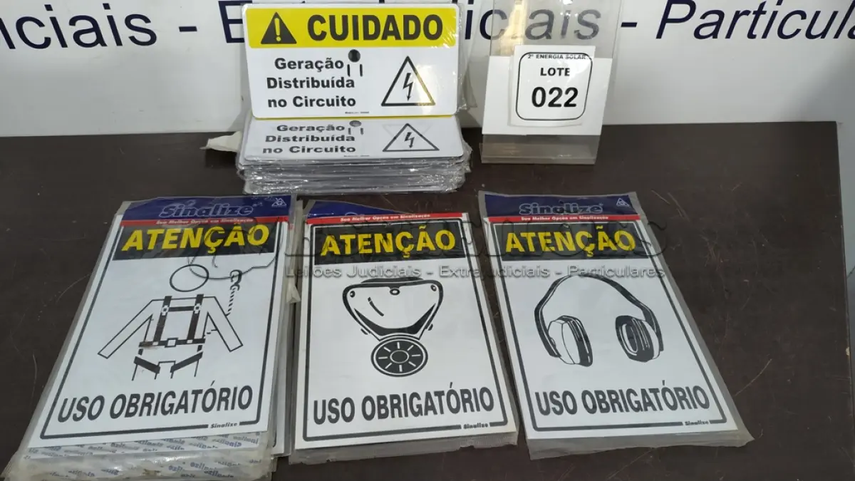 LOTE 022 - 01 LOTE COM PLACAS SINALIZADORAS. (NO ESTADO) ATENÇÃO! FAZER A VISITAÇÃO ANTES DE ARREMATAR, NÃO SABEMOS SE FUNCIONA, LEILÃO NÃO TEM GARANTIA E NEM DEVOLUÇÃO, SUJEITO A POSSÍVEIS AVARIAS VISÍVEIS/OCULTAS E/OU