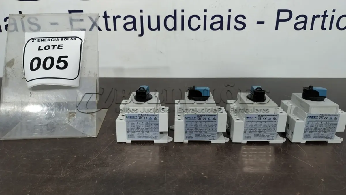 LOTE 005 - 04 INTERRUPTORES SECCIONADOR DC FINCCY TON. (NO ESTADO) ATENÇÃO! FAZER A VISITAÇÃO ANTES DE ARREMATAR, NÃO SABEMOS SE FUNCIONA, LEILÃO NÃO TEM GARANTIA E NEM DEVOLUÇÃO, SUJEITO A POSSÍVEIS AVARIAS VISÍVEIS/OCULTAS E/OU AUSÊNCIA DE COMPONENTES.