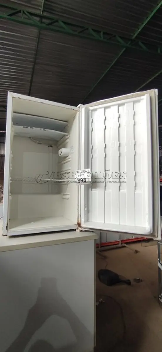 LOTE 398 - 01 FRIGOBAR 220V MARCA CONSUL. (NO ESTADO) ATENÇÃO! FAZER A VISITAÇÃO ANTES DE ARREMATAR, NÃO SABEMOS SE FUNCIONA, LEILÃO NÃO TEM GARANTIA E NEM DEVOLUÇÃO, SUJEITO A POSSÍVEIS AVARIAS VISÍVEIS/OCULTAS E/OU AUSÊNCIA DE COMPONENTES.