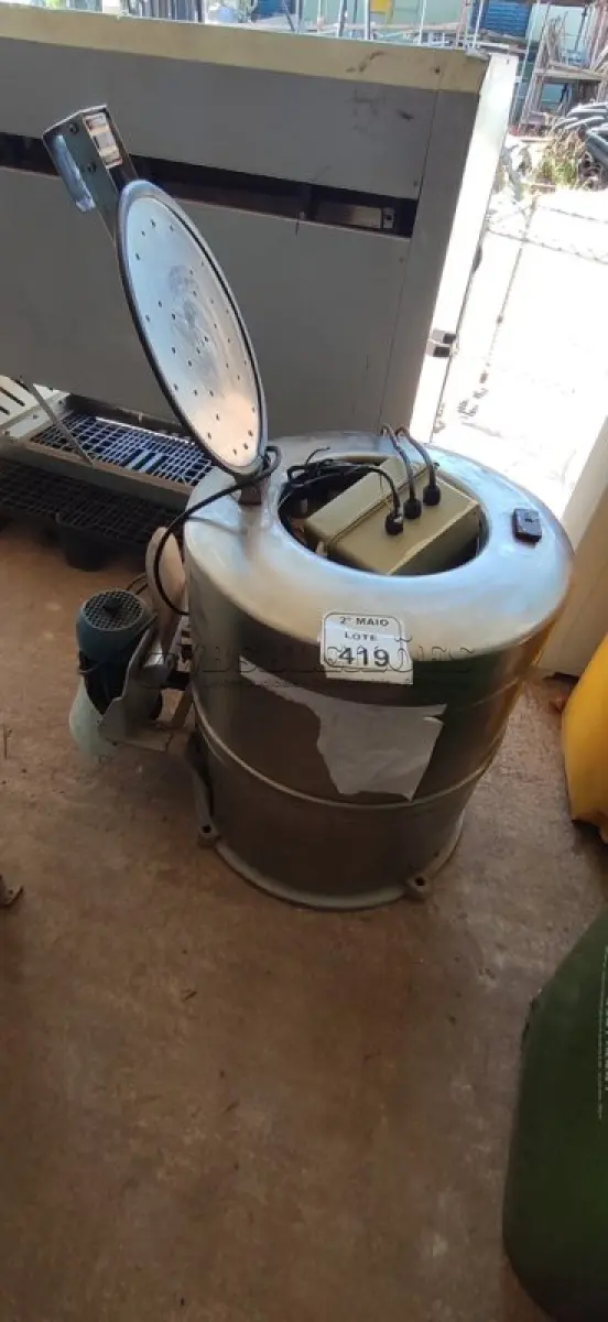LOTE 419 - 01 CENTRIFUGA INDUSTRIAL. (NO ESTADO) ATENÇÃO! FAZER A VISITAÇÃO ANTES DE ARREMATAR, NÃO SABEMOS SE FUNCIONA, LEILÃO NÃO TEM GARANTIA E NEM DEVOLUÇÃO, SUJEITO A POSSÍVEIS AVARIAS VISÍVEIS/OCULTAS E/OU AUSÊNCIA DE COMPONENTES.