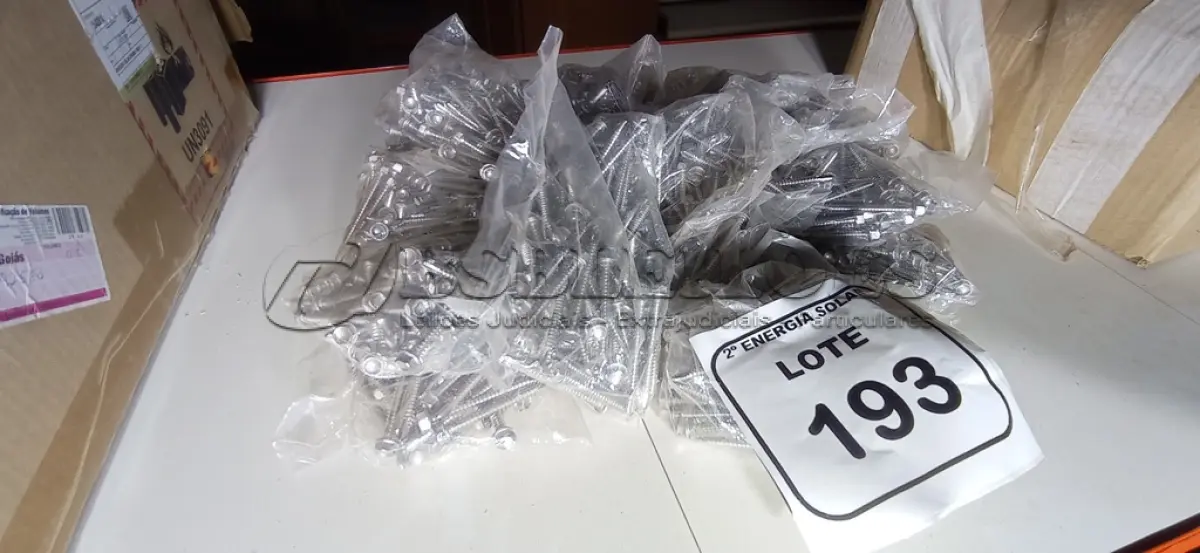 LOTE 193 - 01 LOTE COM PARAFUSOS AUTO BROCANTE EM INOX. (NO ESTADO) ATENÇÃO! FAZER A VISITAÇÃO ANTES DE ARREMATAR, NÃO SABEMOS SE FUNCIONA, LEILÃO NÃO TEM GARANTIA E NEM DEVOLUÇÃO, SUJEITO A POSSÍVEIS AVARIAS VISÍVEIS/OCULTAS E/OU AUSÊNCIA DE COMPONENTES.