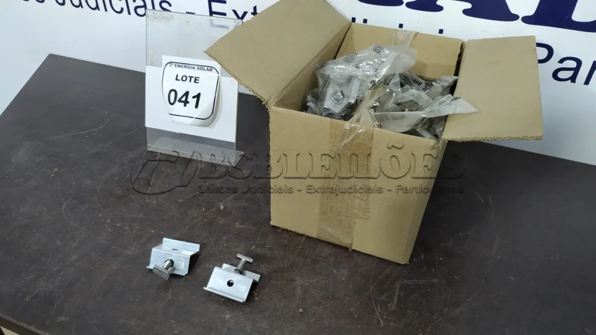 LOTE 041 - 03 CAIXAS COM GRAMPOS FIXADORES TERM 30-35MM. (NO ESTADO) ATENÇÃO! FAZER A VISITAÇÃO ANTES DE ARREMATAR, NÃO SABEMOS SE FUNCIONA, LEILÃO NÃO TEM GARANTIA E NEM DEVOLUÇÃO, SUJEITO A POSSÍVEIS AVARIAS VISÍVEIS/OCULTAS E/OU AUSÊNCIA DE COMPONENTES.