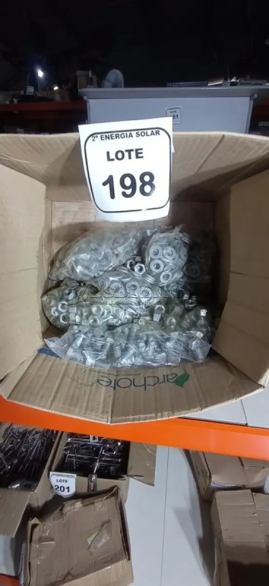 LOTE 198 - 01 CAIXA COM KIT FIXADOR ½. (NO ESTADO) ATENÇÃO! FAZER A VISITAÇÃO ANTES DE ARREMATAR, NÃO SABEMOS SE FUNCIONA, LEILÃO NÃO TEM GARANTIA E NEM DEVOLUÇÃO, SUJEITO A POSSÍVEIS AVARIAS VISÍVEIS/OCULTAS E/OU AUSÊNCIA DE COMPONENTES.