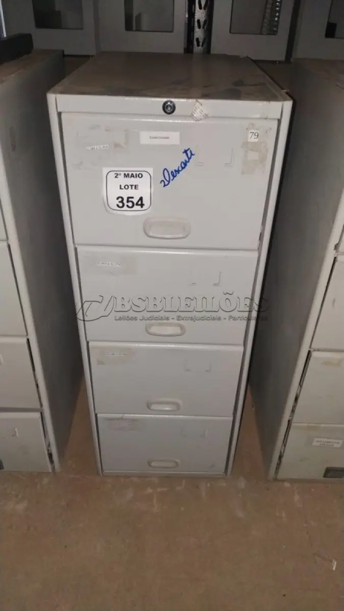 LOTE 354 - 01 ARQUIVO DE AÇO COM 04 GAVETAS. (NO ESTADO) ATENÇÃO! FAZER A VISITAÇÃO ANTES DE ARREMATAR, NÃO SABEMOS SE FUNCIONA, LEILÃO NÃO TEM GARANTIA E NEM DEVOLUÇÃO, SUJEITO A POSSÍVEIS AVARIAS VISÍVEIS/OCULTAS E/OU AUSÊNCIA DE COMPONENTES.