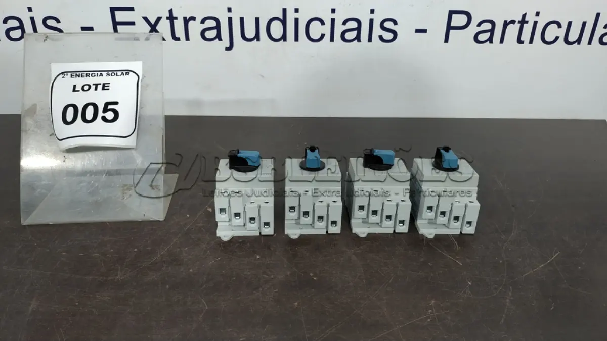 LOTE 005 - 04 INTERRUPTORES SECCIONADOR DC FINCCY TON. (NO ESTADO) ATENÇÃO! FAZER A VISITAÇÃO ANTES DE ARREMATAR, NÃO SABEMOS SE FUNCIONA, LEILÃO NÃO TEM GARANTIA E NEM DEVOLUÇÃO, SUJEITO A POSSÍVEIS AVARIAS VISÍVEIS/OCULTAS E/OU AUSÊNCIA DE COMPONENTES.