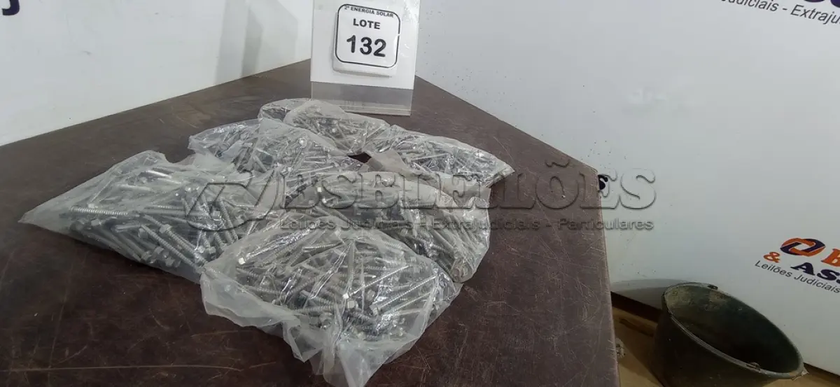 LOTE 132 - 01 LOTE COM PARAFUSOS AUTO BROCANTE EM INOX. (NO ESTADO) ATENÇÃO! FAZER A VISITAÇÃO ANTES DE ARREMATAR, NÃO SABEMOS SE FUNCIONA, LEILÃO NÃO TEM GARANTIA E NEM DEVOLUÇÃO, SUJEITO A POSSÍVEIS AVARIAS VISÍVEIS/OCULTAS E/OU AUSÊNCIA DE COMPONENTES.