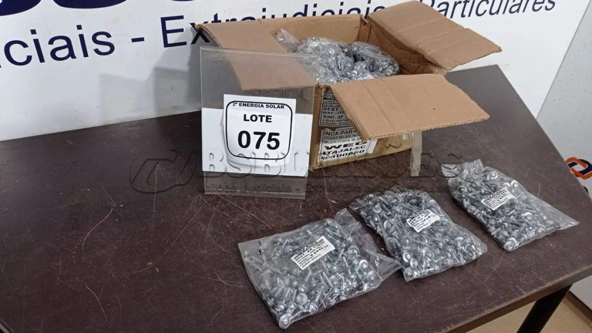 LOTE 075 - 01 CAIXA COM PARAFUSOS SEXTAVADOS AUTO BROCANTE 5.5X25. (NO ESTADO) ATENÇÃO! FAZER A VISITAÇÃO ANTES DE ARREMATAR, NÃO SABEMOS SE FUNCIONA, LEILÃO NÃO TEM GARANTIA E NEM DEVOLUÇÃO, SUJEITO A POSSÍVEIS AVARIAS VISÍVEIS/OCULTAS E/OU AUSÊNCIA DE COMPONENTES.