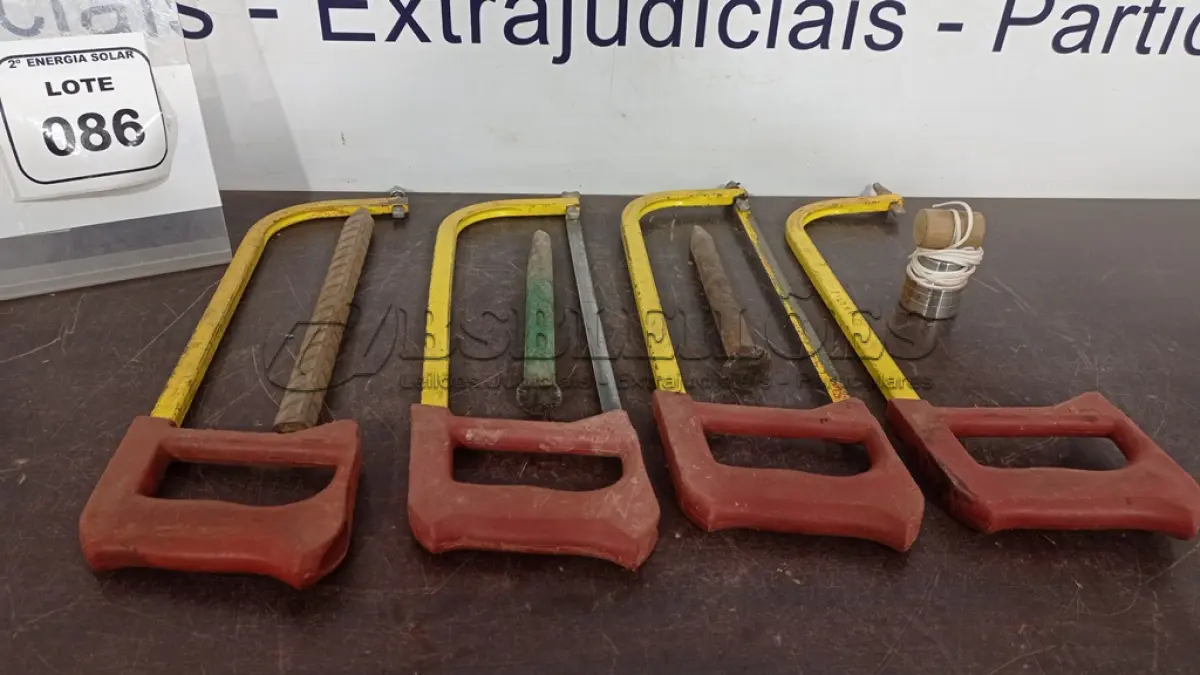 LOTE 086 - 04 ARCOS DE SERRA, 3 PONTEIROS E 01 PRUMO.  (NO ESTADO) ATENÇÃO! FAZER A VISITAÇÃO ANTES DE ARREMATAR, NÃO SABEMOS SE FUNCIONA, LEILÃO NÃO TEM GARANTIA E NEM DEVOLUÇÃO, SUJEITO A POSSÍVEIS AVARIAS VISÍVEIS/OCULTAS E/OU AUSÊNCIA DE COMPONENTES.