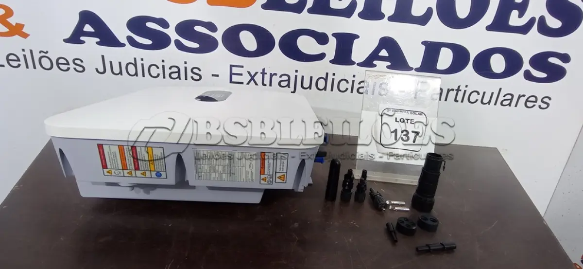 LOTE 137 - 01 INVERSOR SOLAR SIW300H M020 L1 INVERTE. (NOVO).  (NO ESTADO) ATENÇÃO! FAZER A VISITAÇÃO ANTES DE ARREMATAR, NÃO SABEMOS SE FUNCIONA, LEILÃO NÃO TEM GARANTIA E NEM DEVOLUÇÃO, SUJEITO A POSSÍVEIS AVARIAS VISÍVEIS/OCULTAS E/OU AUSÊNCIA DE COMPONENTES.