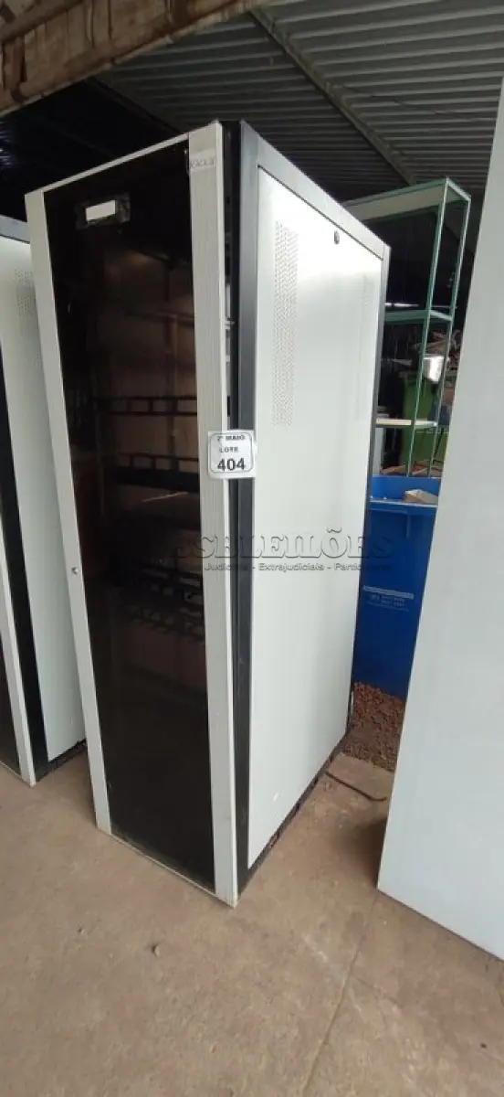 LOTE 404 - 01 RACK PARA SERVIDORES. (NO ESTADO) ATENÇÃO! FAZER A VISITAÇÃO ANTES DE ARREMATAR, NÃO SABEMOS SE FUNCIONA, LEILÃO NÃO TEM GARANTIA E NEM DEVOLUÇÃO, SUJEITO A POSSÍVEIS AVARIAS VISÍVEIS/OCULTAS E/OU AUSÊNCIA DE COMPONENTES.