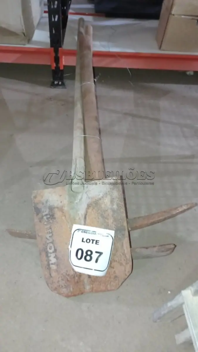 LOTE 087 - 01 PICARETA COM CABO, 01 ENCHADÃO COM CABO E 01 PÁ COM CABO. (NO ESTADO) ATENÇÃO! FAZER A VISITAÇÃO ANTES DE ARREMATAR, NÃO SABEMOS SE FUNCIONA, LEILÃO NÃO TEM GARANTIA E NEM DEVOLUÇÃO, SUJEITO A POSSÍVEIS AVARIAS VISÍVEIS/OCULTAS E/OU AUSÊNCIA DE COMPONENTES.