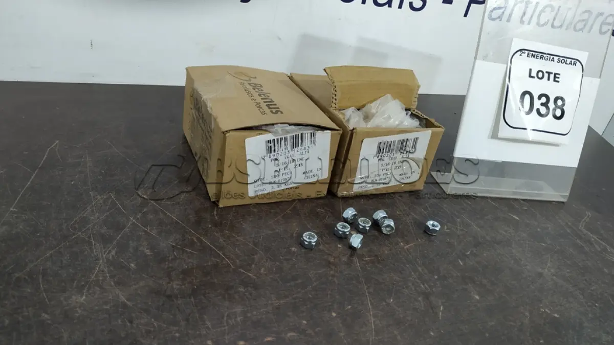 LOTE 038 - 02 CAIXAS COM PORCAS TRAVANTED ALTA ZINCADA 5/16-18. (NO ESTADO) ATENÇÃO! FAZER A VISITAÇÃO ANTES DE ARREMATAR, NÃO SABEMOS SE FUNCIONA, LEILÃO NÃO TEM GARANTIA E NEM DEVOLUÇÃO, SUJEITO A POSSÍVEIS AVARIAS VISÍVEIS/OCULTAS E/OU AUSÊNCIA DE COMPONENTES.