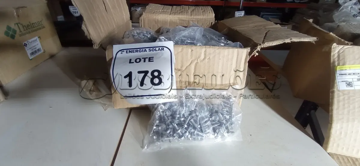 LOTE 178 - 01 CAIXA COM PARAFUSOS SEXTAVADOS AUTO BROCANTE 5.5X25. (NO ESTADO) ATENÇÃO! FAZER A VISITAÇÃO ANTES DE ARREMATAR, NÃO SABEMOS SE FUNCIONA, LEILÃO NÃO TEM GARANTIA E NEM DEVOLUÇÃO, SUJEITO A POSSÍVEIS AVARIAS VISÍVEIS/OCULTAS E/OU AUSÊNCIA DE COMPONENTES.