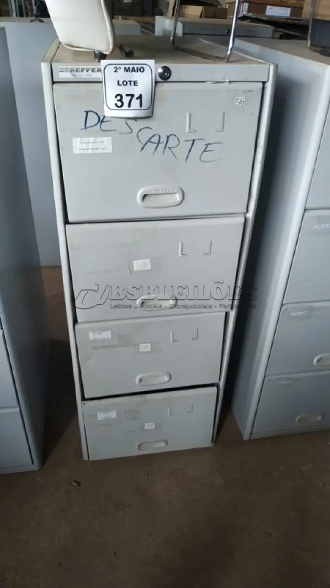 LOTE 371 - 01 ARQUIVO DE AÇO COM 04 GAVETAS. (NO ESTADO) ATENÇÃO! FAZER A VISITAÇÃO ANTES DE ARREMATAR, NÃO SABEMOS SE FUNCIONA, LEILÃO NÃO TEM GARANTIA E NEM DEVOLUÇÃO, SUJEITO A POSSÍVEIS AVARIAS VISÍVEIS/OCULTAS E/OU AUSÊNCIA DE COMPONENTES.