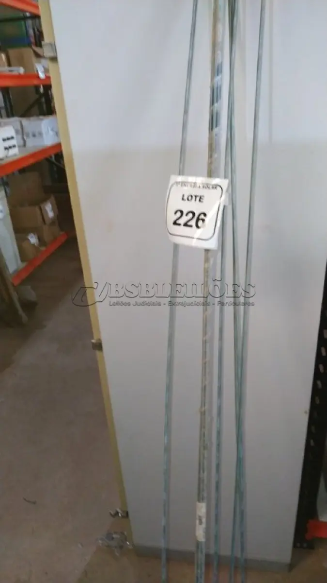 LOTE 226 - 01 LOTE COM BARRAS ROSCADAS. (NO ESTADO) ATENÇÃO! FAZER A VISITAÇÃO ANTES DE ARREMATAR, NÃO SABEMOS SE FUNCIONA, LEILÃO NÃO TEM GARANTIA E NEM DEVOLUÇÃO, SUJEITO A POSSÍVEIS AVARIAS VISÍVEIS/OCULTAS E/OU 