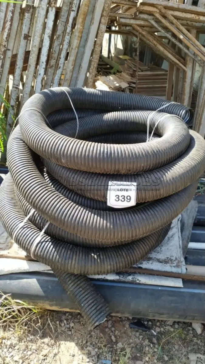 LOTE 339 - 01 LOTE COM MANGUEIRAS CORRUGADAS. (NO ESTADO) ATENÇÃO! FAZER A VISITAÇÃO ANTES DE ARREMATAR, NÃO SABEMOS SE FUNCIONA, LEILÃO NÃO TEM GARANTIA E NEM DEVOLUÇÃO, SUJEITO A POSSÍVEIS AVARIAS VISÍVEIS/OCULTAS E/OU AUSÊNCIA DE COMPONENTES.