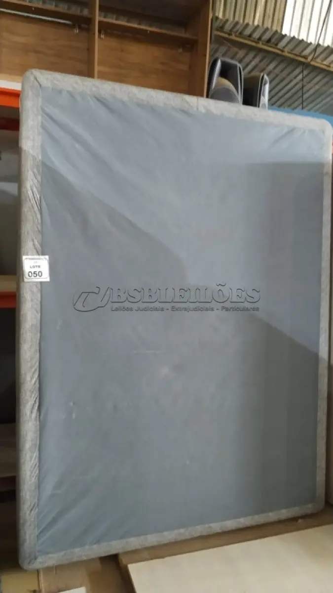 LOTE 050 - 01 BASE PARA COLCHÃO CASAL. (NO ESTADO EM QUE SE ENCONTRA. SUJEITO A AVARIAS OCULTAS/VISÍVEIS)
