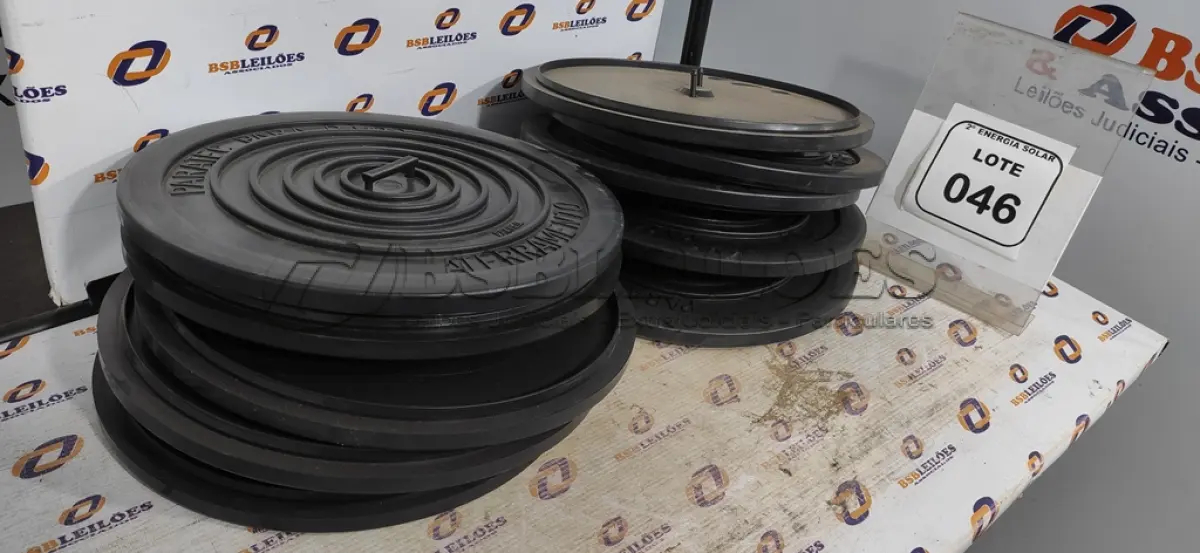 LOTE 046 - 10 TAMPAS PARA RAIO. (NO ESTADO) ATENÇÃO! FAZER A VISITAÇÃO ANTES DE ARREMATAR, NÃO SABEMOS SE FUNCIONA, LEILÃO NÃO TEM GARANTIA E NEM DEVOLUÇÃO, SUJEITO A POSSÍVEIS AVARIAS VISÍVEIS/OCULTAS E/OU AUSÊNCIA DE COMPONENTES.