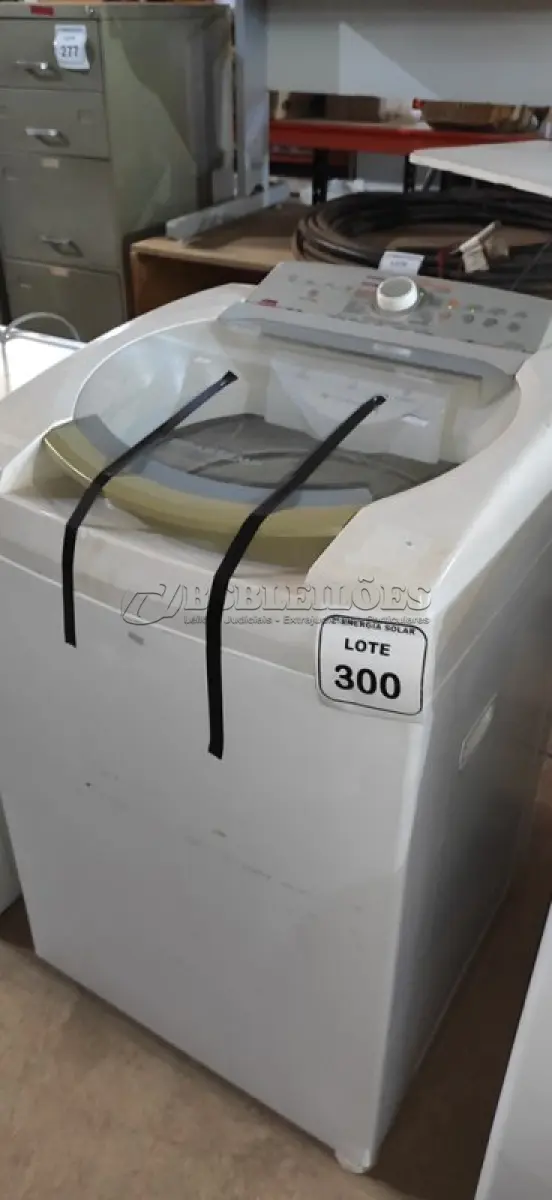 LOTE 300 - 01 MÁQUINA DE LAVAR ROUPAS BRASTEMP 11KG 220VOLTS. (NO ESTADO) ATENÇÃO! FAZER A VISITAÇÃO ANTES DE ARREMATAR, NÃO SABEMOS SE FUNCIONA, LEILÃO NÃO TEM GARANTIA E NEM DEVOLUÇÃO, SUJEITO A POSSÍVEIS AVARIAS VISÍVEIS/OCULTAS E/OU AUSÊNCIA DE COMPONENTES.