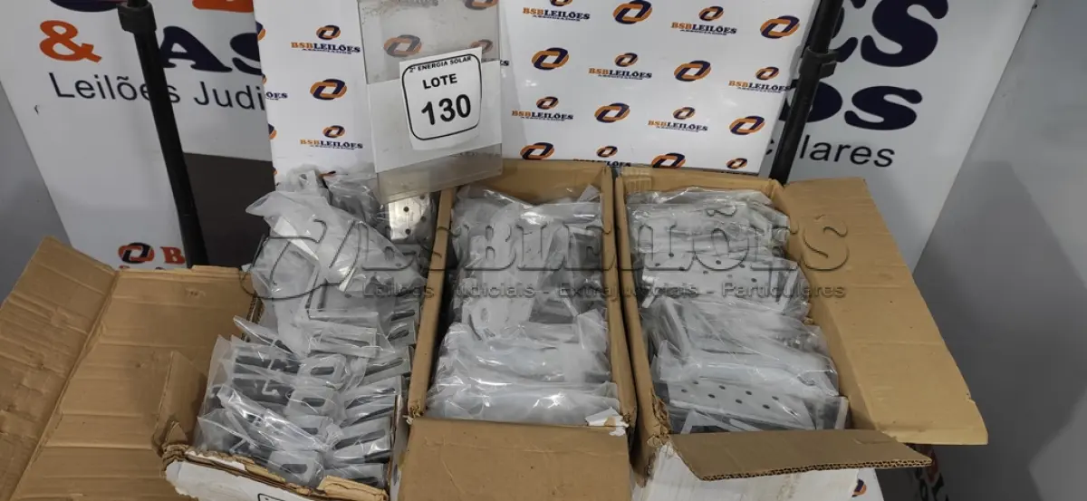 LOTE 130 - 03 CAIXAS DE SUPORTE SINGLE PARA PAINEL SOLARES. (NO ESTADO) ATENÇÃO! FAZER A VISITAÇÃO ANTES DE ARREMATAR, NÃO SABEMOS SE FUNCIONA, LEILÃO NÃO TEM GARANTIA E NEM DEVOLUÇÃO, SUJEITO A POSSÍVEIS AVARIAS VISÍVEIS/OCULTAS E/OU AUSÊNCIA DE COMPONENTES.