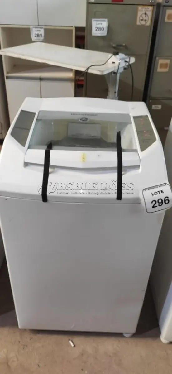 LOTE 296 - 01 MÁQUINA DE LAVAR ROUPAS BRASTEMP 7KG 220 VOLTS. (NO ESTADO) ATENÇÃO! FAZER A VISITAÇÃO ANTES DE ARREMATAR, NÃO SABEMOS SE FUNCIONA, LEILÃO NÃO TEM GARANTIA E NEM DEVOLUÇÃO, SUJEITO A POSSÍVEIS AVARIAS VISÍVEIS/OCULTAS E/OU AUSÊNCIA DE COMPONENTES.