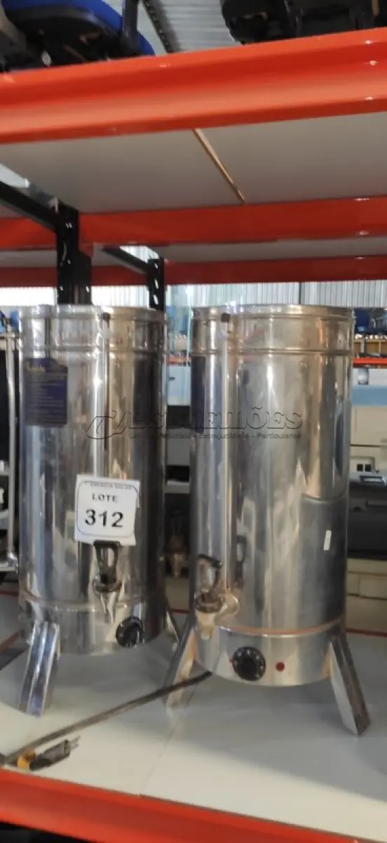 LOTE 312 - 02 CAFETEIRAS INDUSTRIAL MONARCHA. (NO ESTADO) ATENÇÃO! FAZER A VISITAÇÃO ANTES DE ARREMATAR, NÃO SABEMOS SE FUNCIONA, LEILÃO NÃO TEM GARANTIA E NEM DEVOLUÇÃO, SUJEITO A POSSÍVEIS AVARIAS VISÍVEIS/OCULTAS E/OU AUSÊNCIA DE COMPONENTES.
