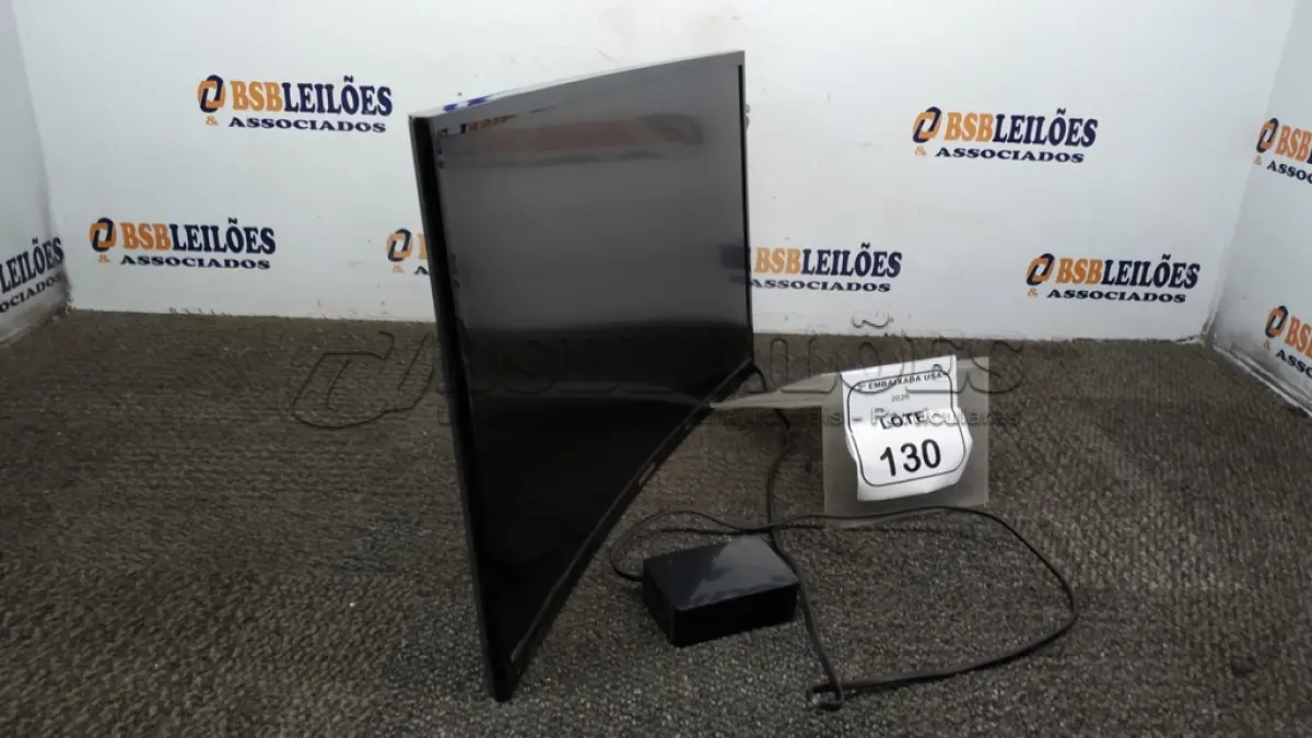 LOTE 130 - 01 MONITOR 24” HDMI TELA CURVA SEM PÉ MARCA SAMSUNG. (NO ESTADO EM QUE SE ENCONTRA. SUJEITO A AVARIAS OCULTAS/VISÍVEIS.) AV9740P