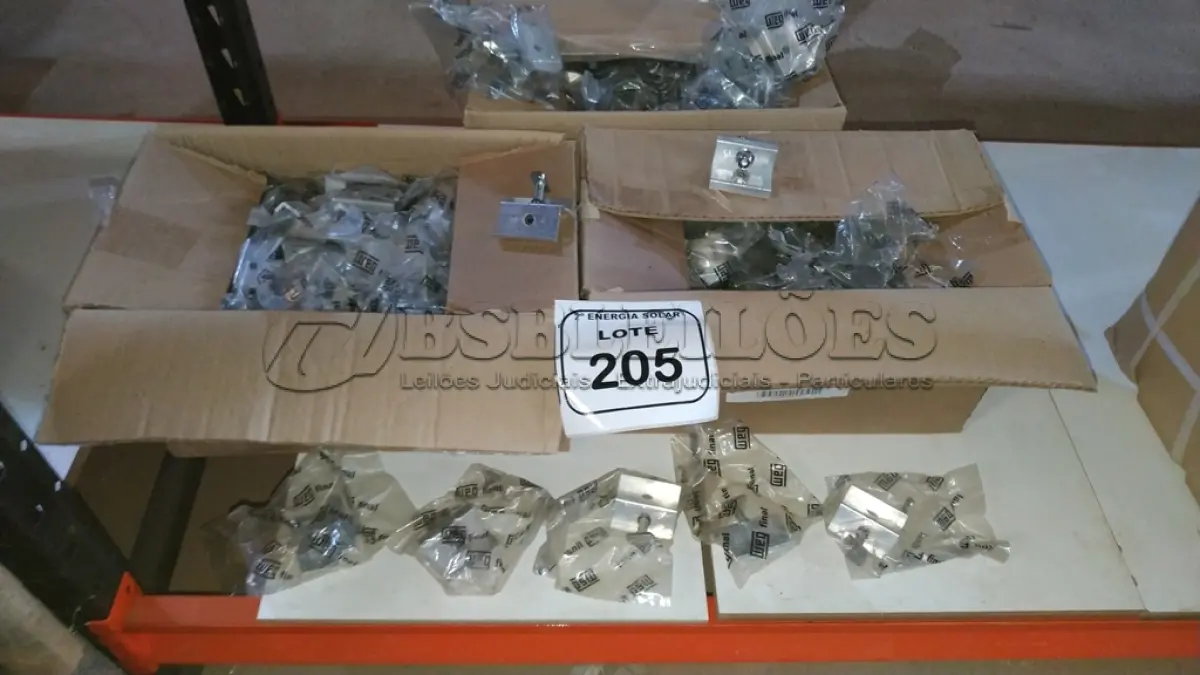LOTE 205 - 03 CAIXAS COM TERMINAIS INTERMEDIÁRIOS 30X35MM. (NO ESTADO) ATENÇÃO! FAZER A VISITAÇÃO ANTES DE ARREMATAR, NÃO SABEMOS SE FUNCIONA, LEILÃO NÃO TEM GARANTIA E NEM DEVOLUÇÃO, SUJEITO A POSSÍVEIS AVARIAS VISÍVEIS/OCULTAS E/OU AUSÊNCIA DE COMPONENTES.