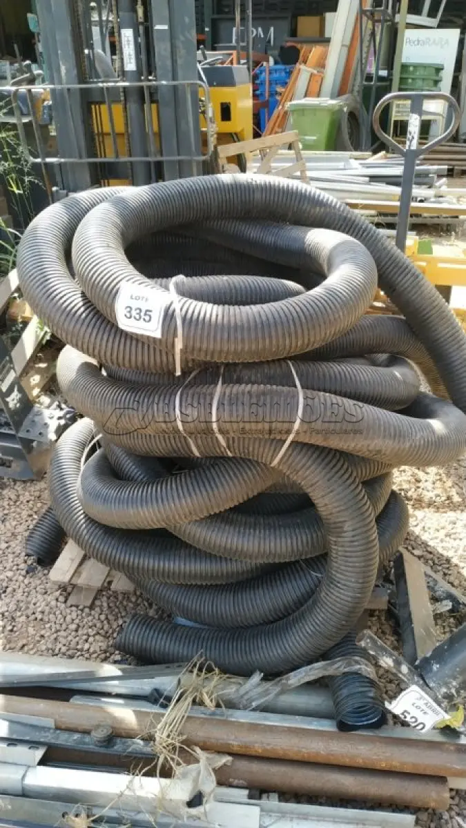 LOTE 335 - 01 LOTE COM MANGUEIRAS CORRUGADAS. (NO ESTADO) ATENÇÃO! FAZER A VISITAÇÃO ANTES DE ARREMATAR, NÃO SABEMOS SE FUNCIONA, LEILÃO NÃO TEM GARANTIA E NEM DEVOLUÇÃO, SUJEITO A POSSÍVEIS AVARIAS VISÍVEIS/OCULTAS E/OU AUSÊNCIA DE COMPONENTES.