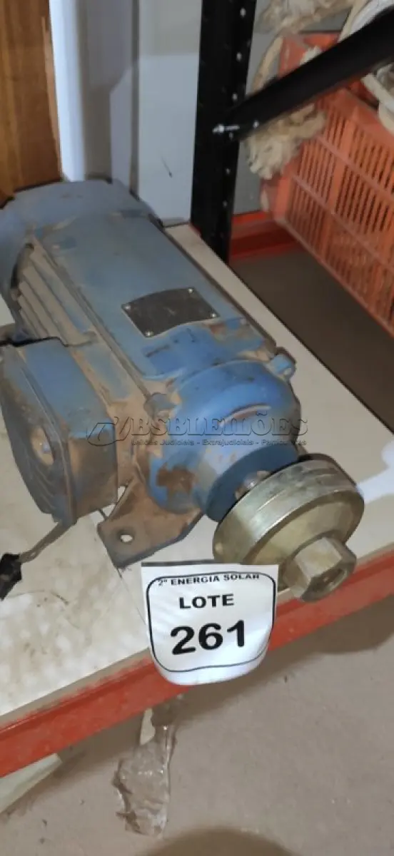LOTE 261 - 01 MOTOR ELÉTRICO PARA SERRA DE BANCADA. (NO ESTADO) ATENÇÃO! FAZER A VISITAÇÃO ANTES DE ARREMATAR, NÃO SABEMOS SE FUNCIONA, LEILÃO NÃO TEM GARANTIA E NEM DEVOLUÇÃO, SUJEITO A POSSÍVEIS AVARIAS VISÍVEIS/OCULTAS E/OU 