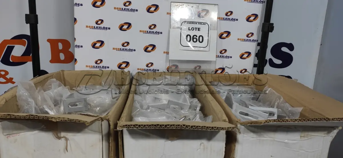 LOTE 060 - 03 CAIXAS DE SUPORTE SINGLE PARA PAINEL SOLARES. (NO ESTADO) ATENÇÃO! FAZER A VISITAÇÃO ANTES DE ARREMATAR, NÃO SABEMOS SE FUNCIONA, LEILÃO NÃO TEM GARANTIA E NEM DEVOLUÇÃO, SUJEITO A POSSÍVEIS AVARIAS VISÍVEIS/OCULTAS E/OU AUSÊNCIA DE COMPONENTES.