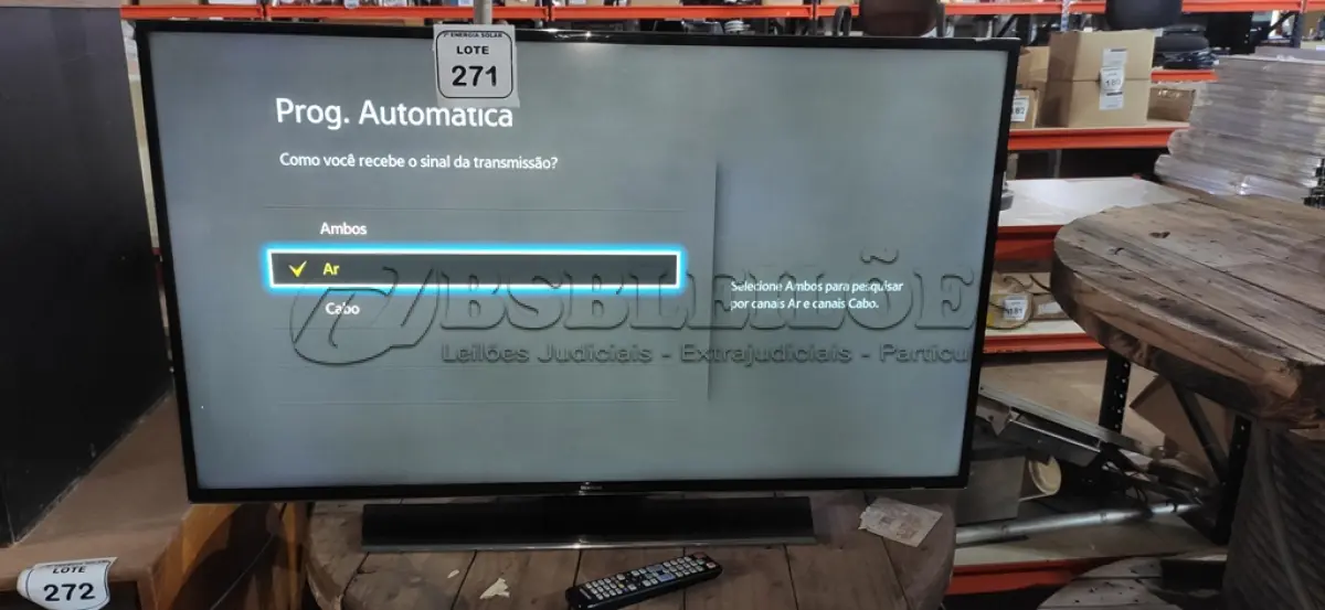 LOTE 271 - 01 TV 50” UH7000 MARCA SAMSUNG COM CONTROLE. (NO ESTADO) ATENÇÃO! FAZER A VISITAÇÃO ANTES DE ARREMATAR, NÃO SABEMOS SE FUNCIONA, LEILÃO NÃO TEM GARANTIA E NEM DEVOLUÇÃO, SUJEITO A POSSÍVEIS AVARIAS VISÍVEIS/OCULTAS E/OU AUSÊNCIA DE COMPONENTES.