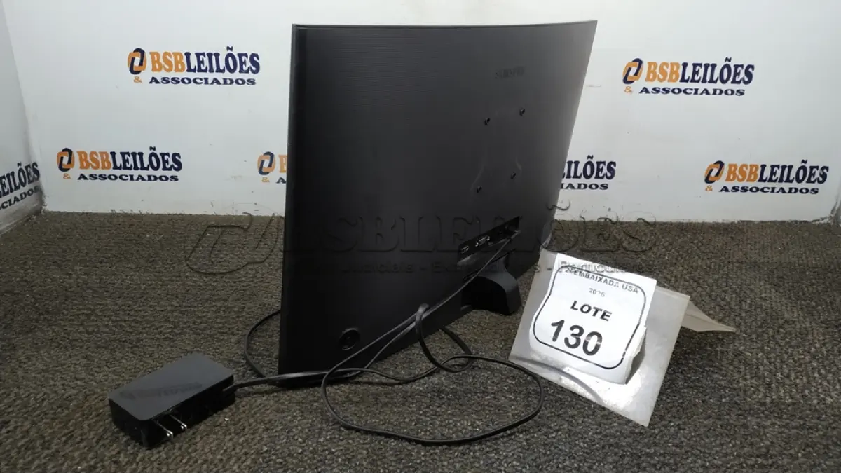 LOTE 130 - 01 MONITOR 24” HDMI TELA CURVA SEM PÉ MARCA SAMSUNG. (NO ESTADO EM QUE SE ENCONTRA. SUJEITO A AVARIAS OCULTAS/VISÍVEIS.) AV9740P