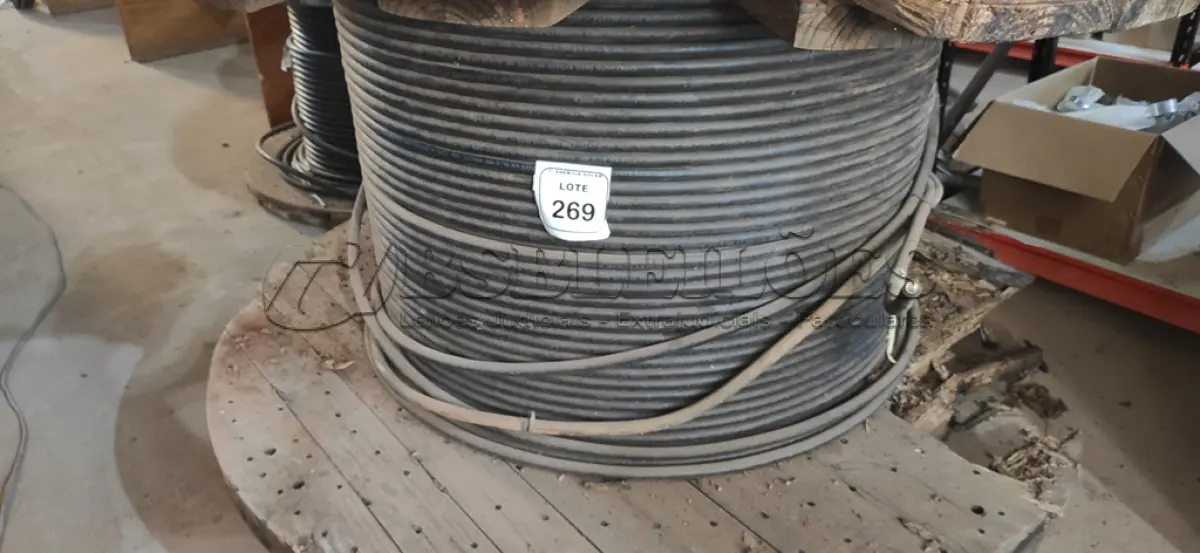 LOTE 269 - 01 CARRETEL COM 617M DE FIO 0,35MM PRETO DE ALUMÍNIO15KV BLINDADO PRETO.   (NO ESTADO) ATENÇÃO! FAZER A VISITAÇÃO ANTES DE ARREMATAR, NÃO SABEMOS SE FUNCIONA, LEILÃO NÃO TEM GARANTIA E NEM DEVOLUÇÃO, SUJEITO A POSSÍVEIS AVARIAS VISÍVEIS/OCULTAS E/OU 