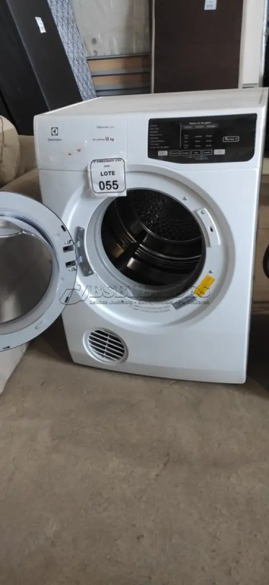 LOTE 055 - 01 SECADORA DE ROUPAS MARCA ELECTROLUX  12KG 220V. BH1458K