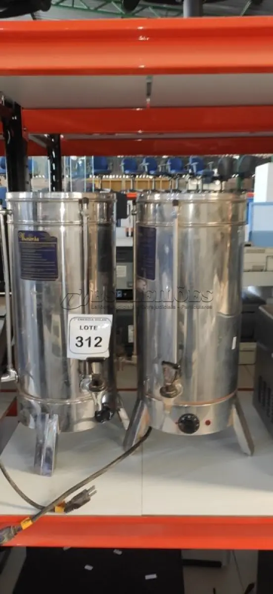 LOTE 312 - 02 CAFETEIRAS INDUSTRIAL MONARCHA. (NO ESTADO) ATENÇÃO! FAZER A VISITAÇÃO ANTES DE ARREMATAR, NÃO SABEMOS SE FUNCIONA, LEILÃO NÃO TEM GARANTIA E NEM DEVOLUÇÃO, SUJEITO A POSSÍVEIS AVARIAS VISÍVEIS/OCULTAS E/OU AUSÊNCIA DE COMPONENTES.