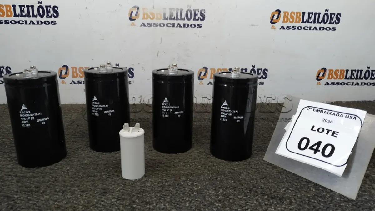 LOTE 040 - 04 CAPACITORES EPCOS 4700NF 450V. (NO ESTADO EM QUE SE ENCONTRA. SUJEITO A AVARIAS OCULTAS/VISÍVEIS)